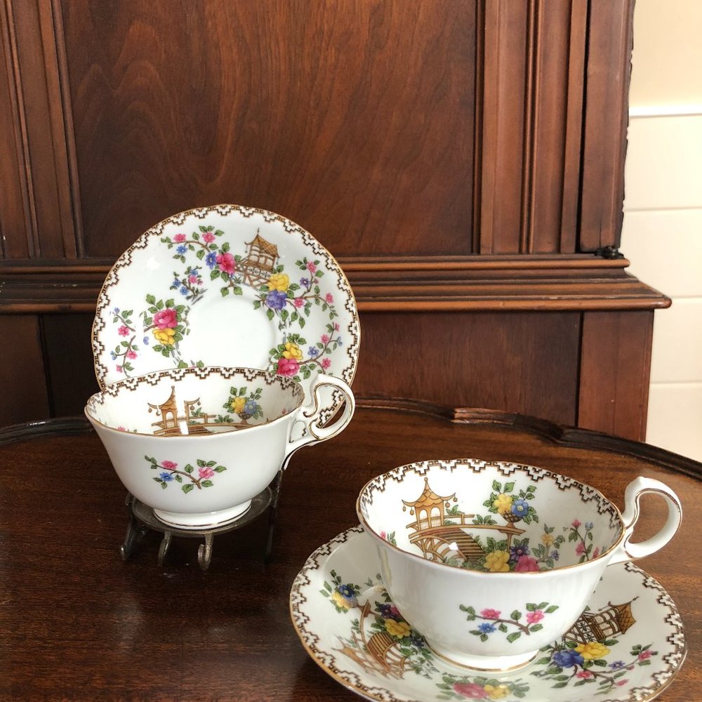 VINTAGE BEAUTIFUL CUPS & SAUCERS